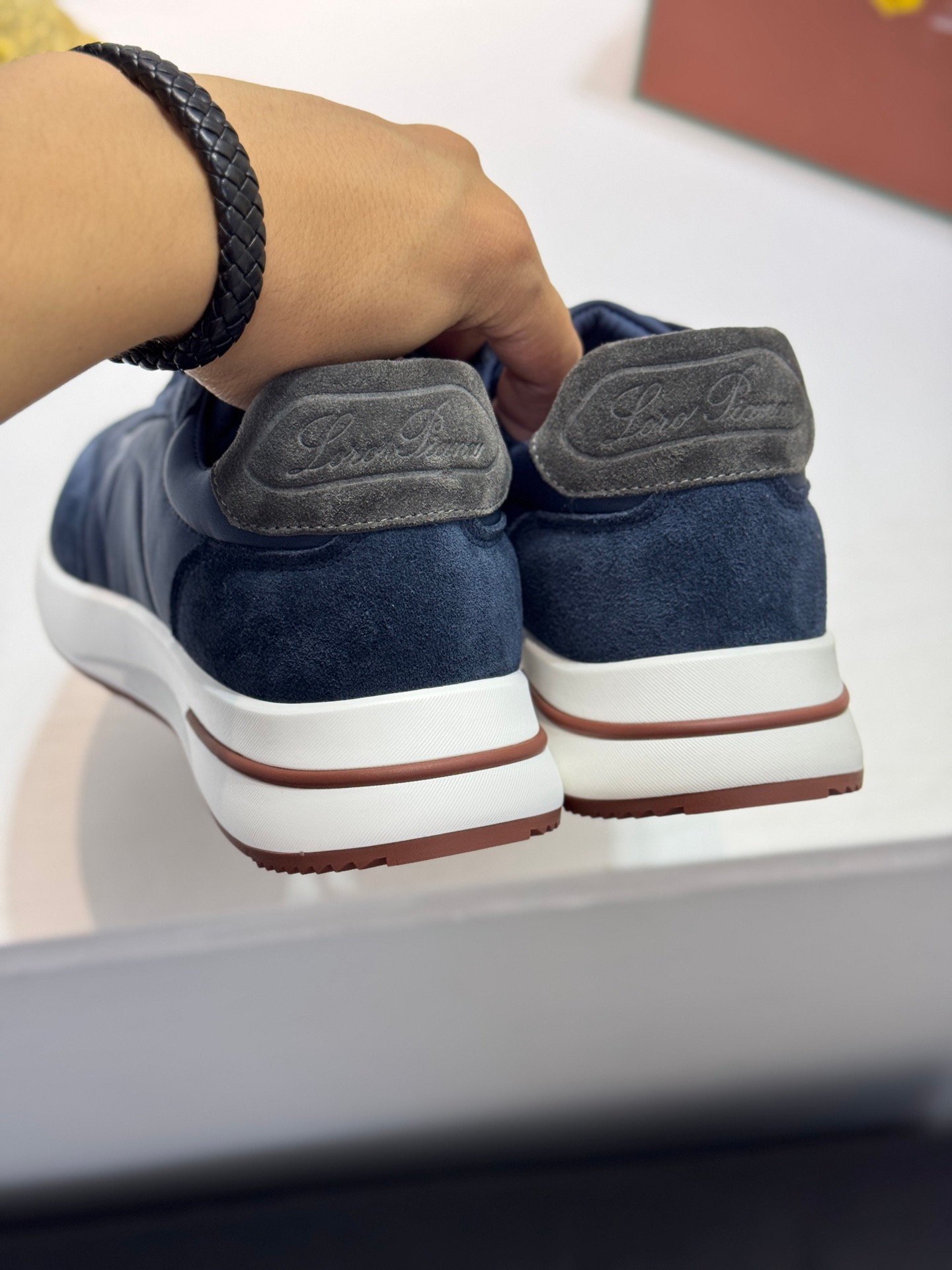 louis vuitton runner tatic sneakers kaki (copy)