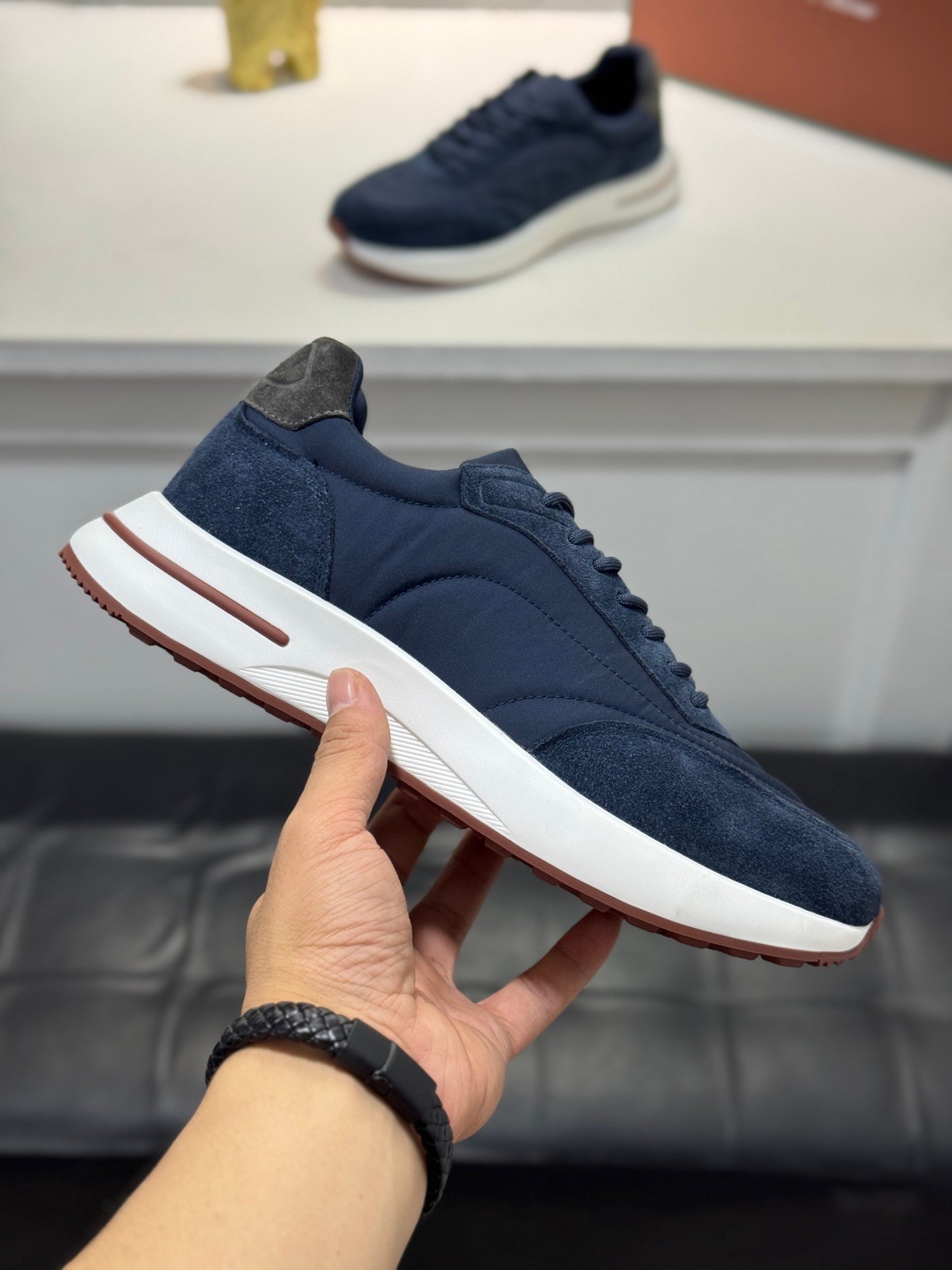 louis vuitton runner tatic sneakers kaki (copy)