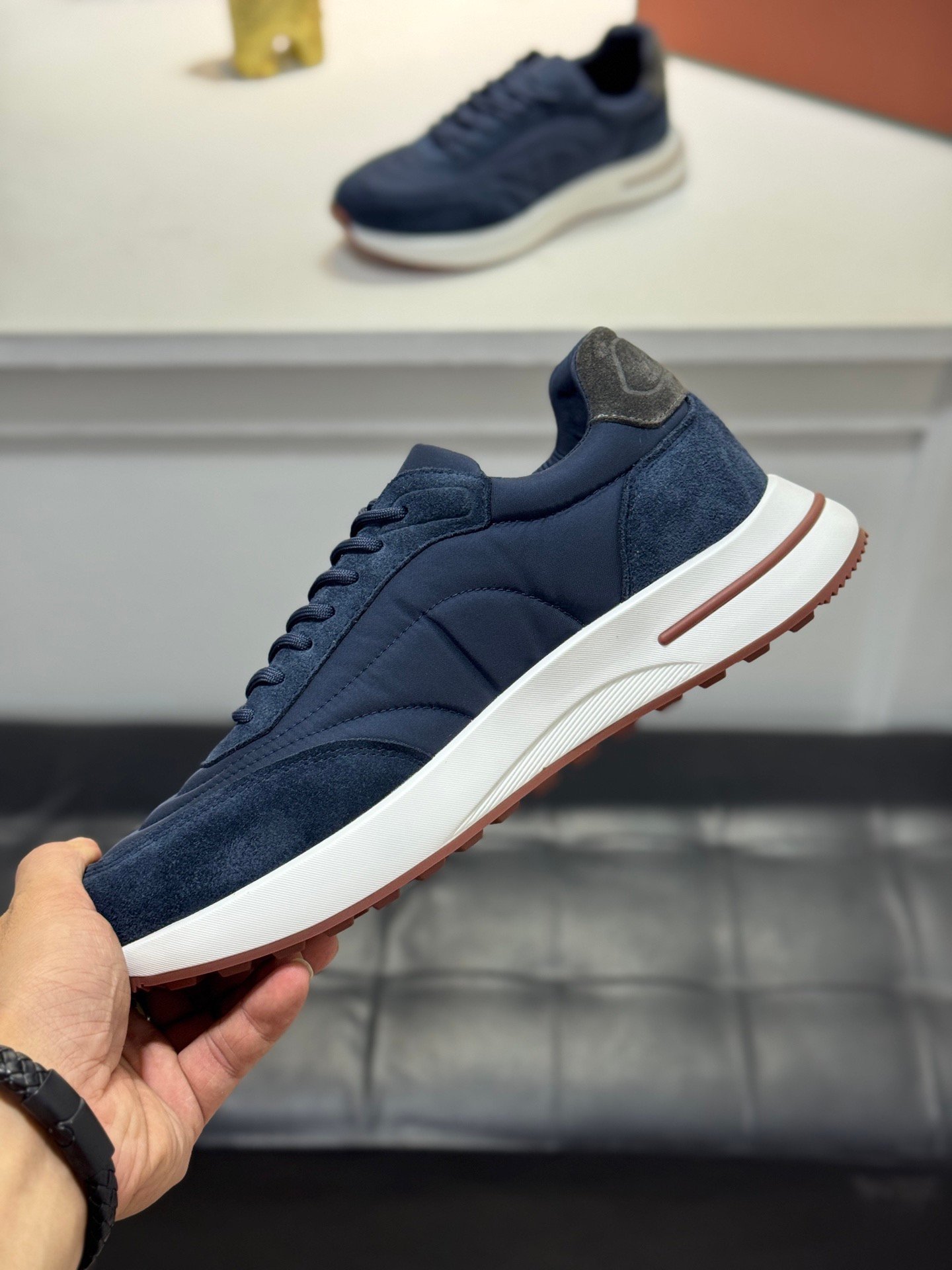 louis vuitton runner tatic sneakers kaki (copy)