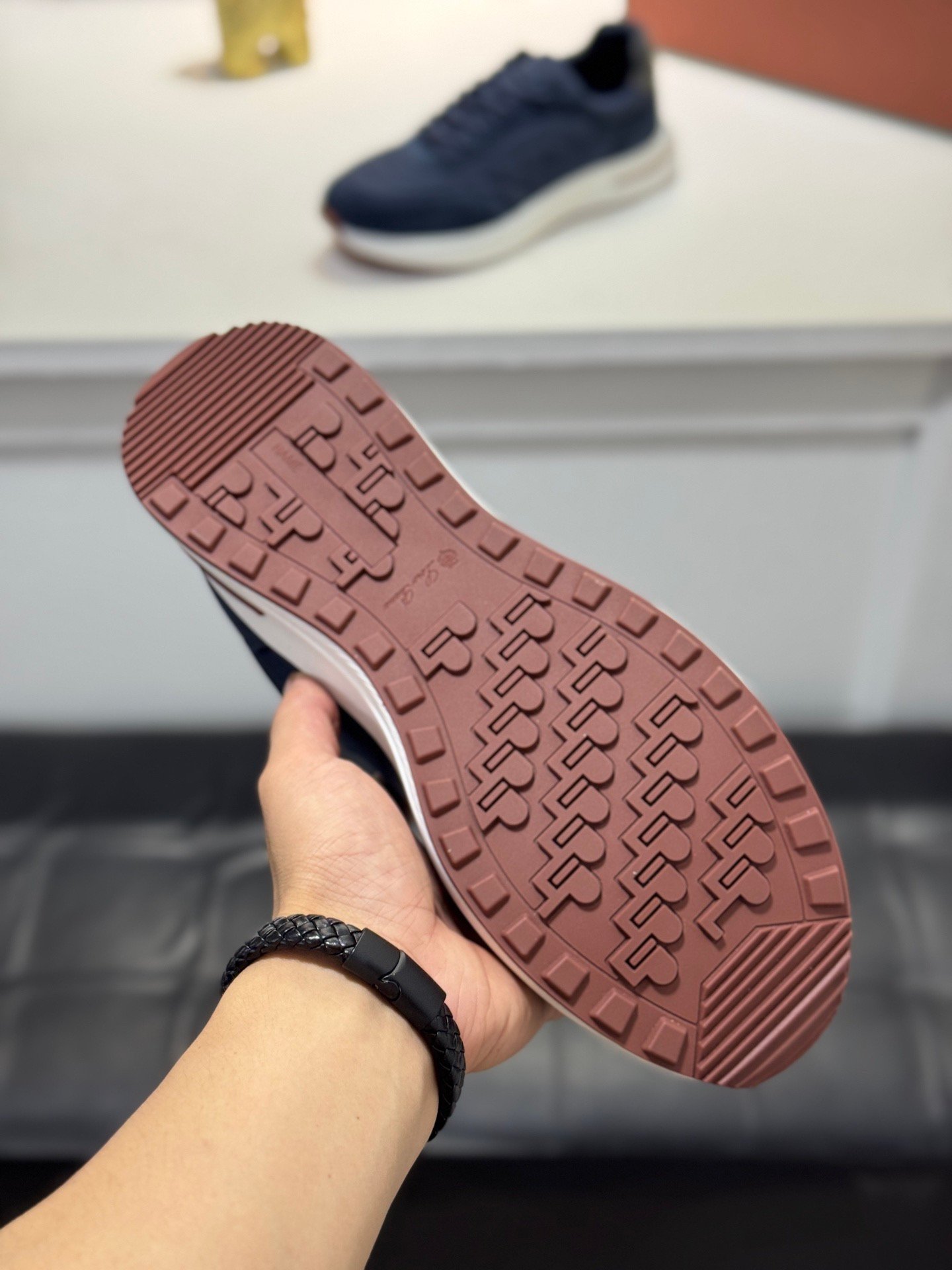 louis vuitton runner tatic sneakers kaki (copy)