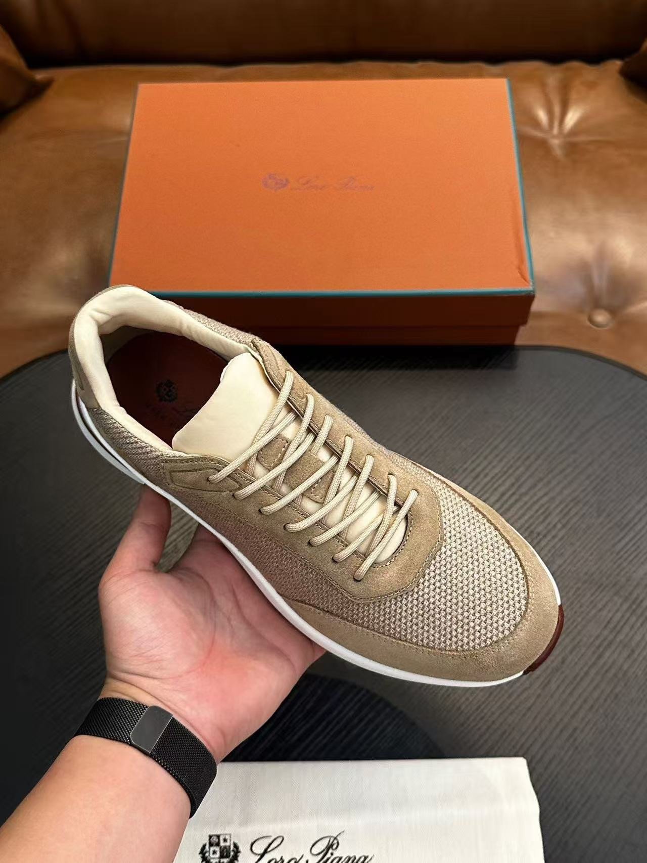 louis vuitton runner tatic sneakers kaki (copy)