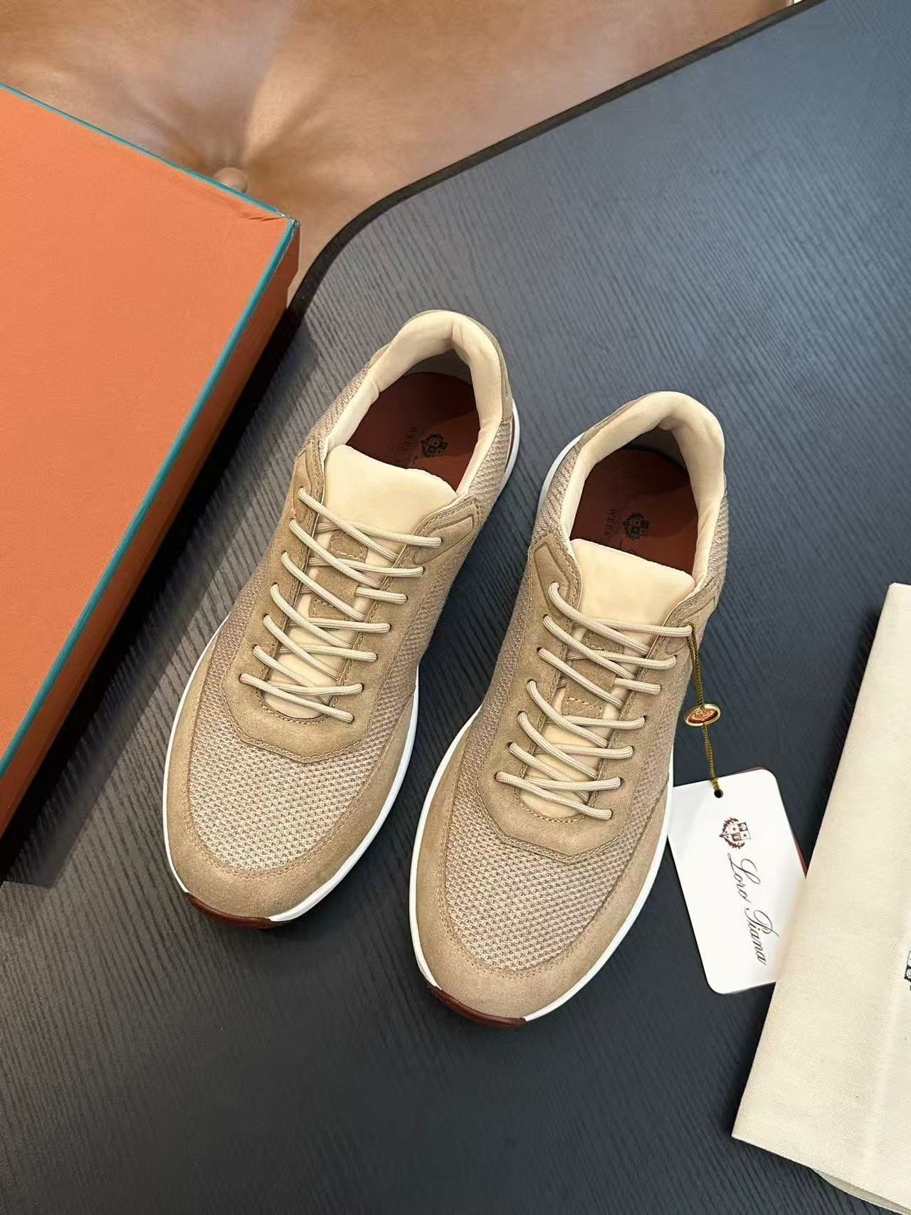 louis vuitton runner tatic sneakers kaki (copy)