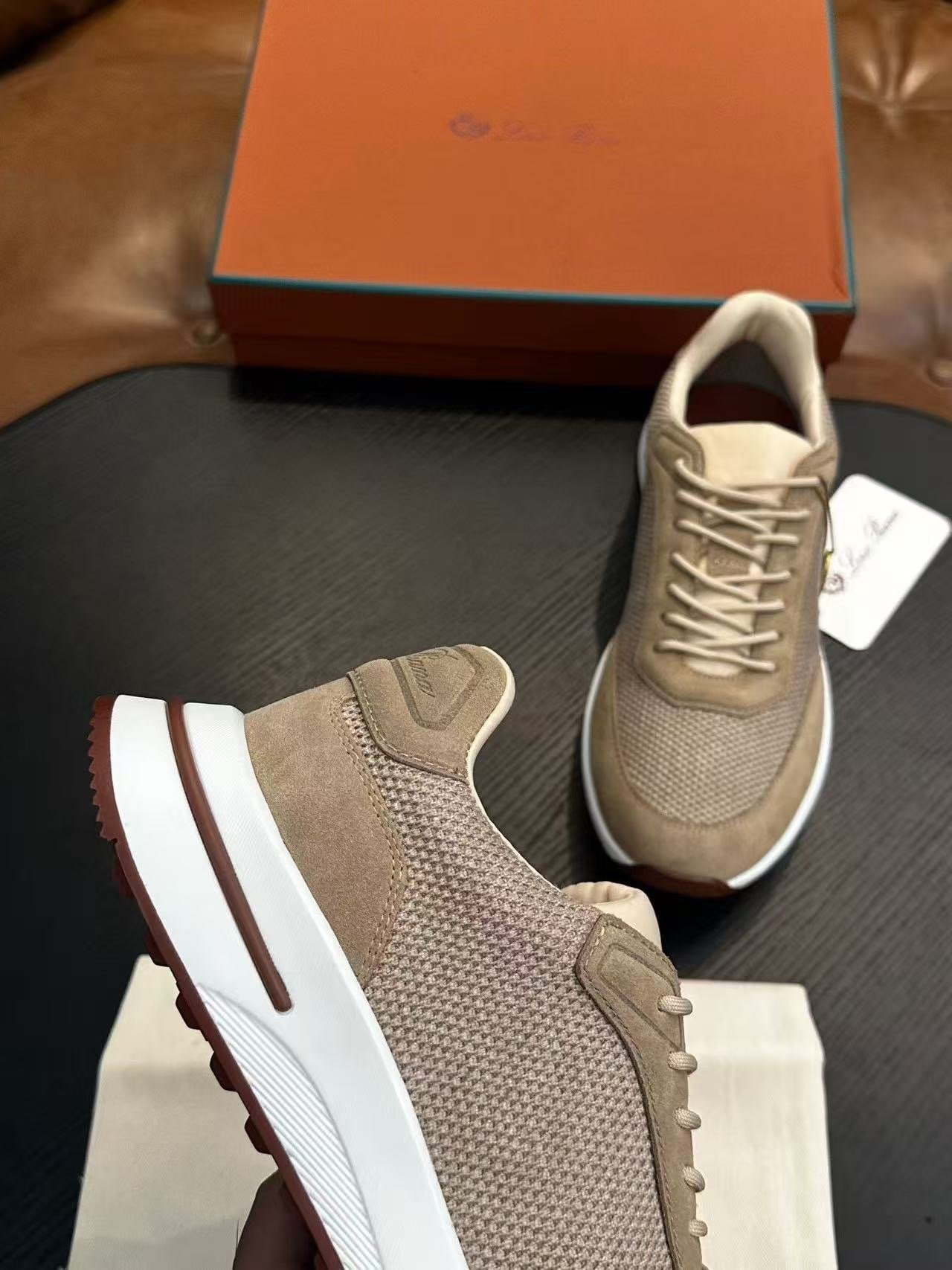 louis vuitton runner tatic sneakers kaki (copy)