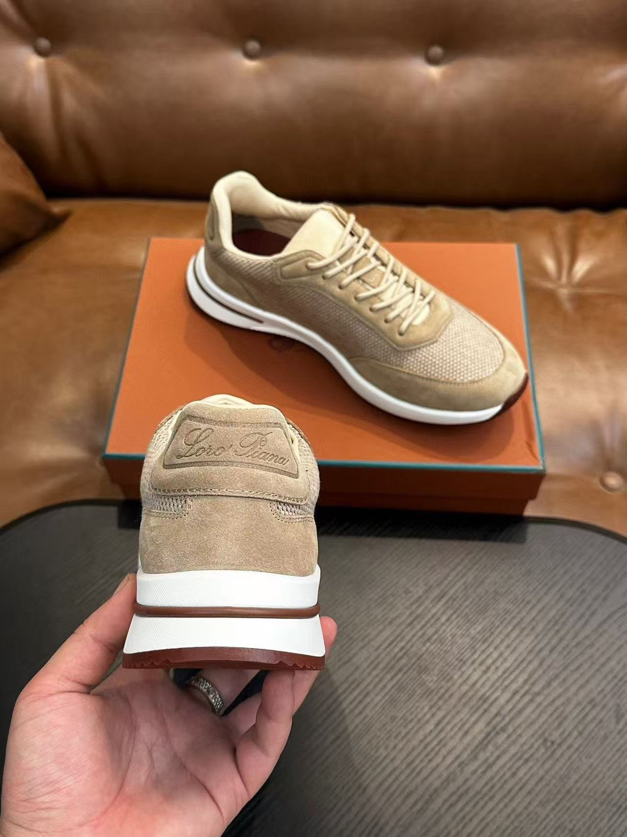 louis vuitton runner tatic sneakers kaki (copy)