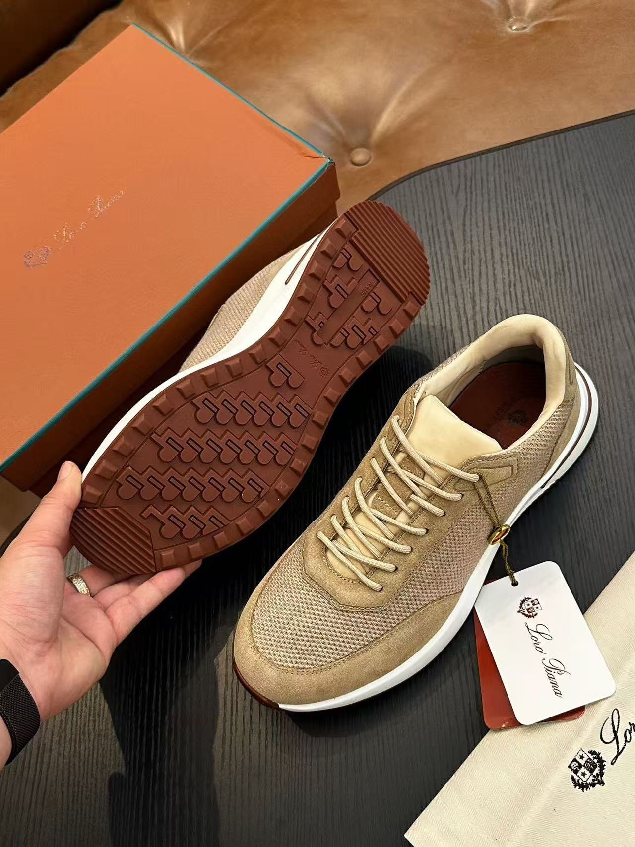 louis vuitton runner tatic sneakers kaki (copy)