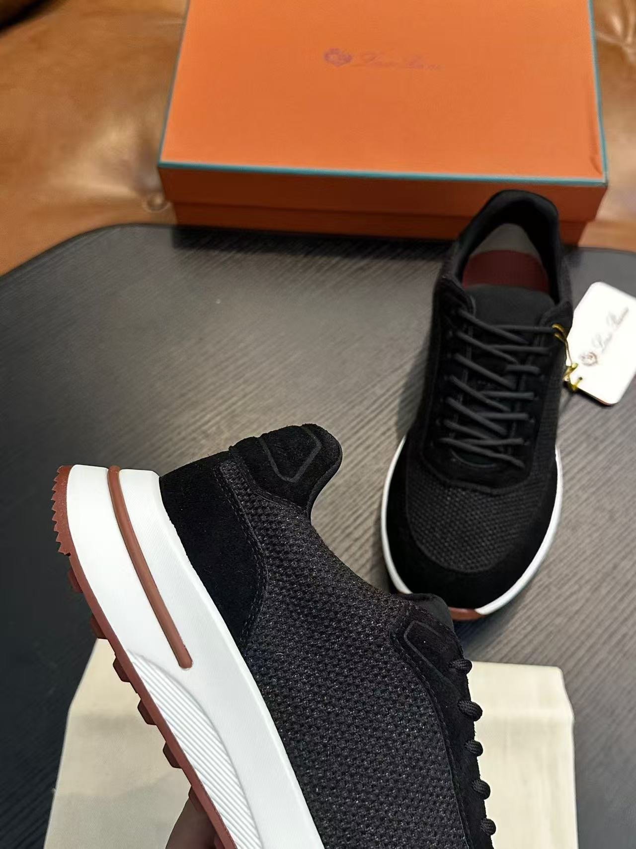 louis vuitton runner tatic sneakers kaki (copy)