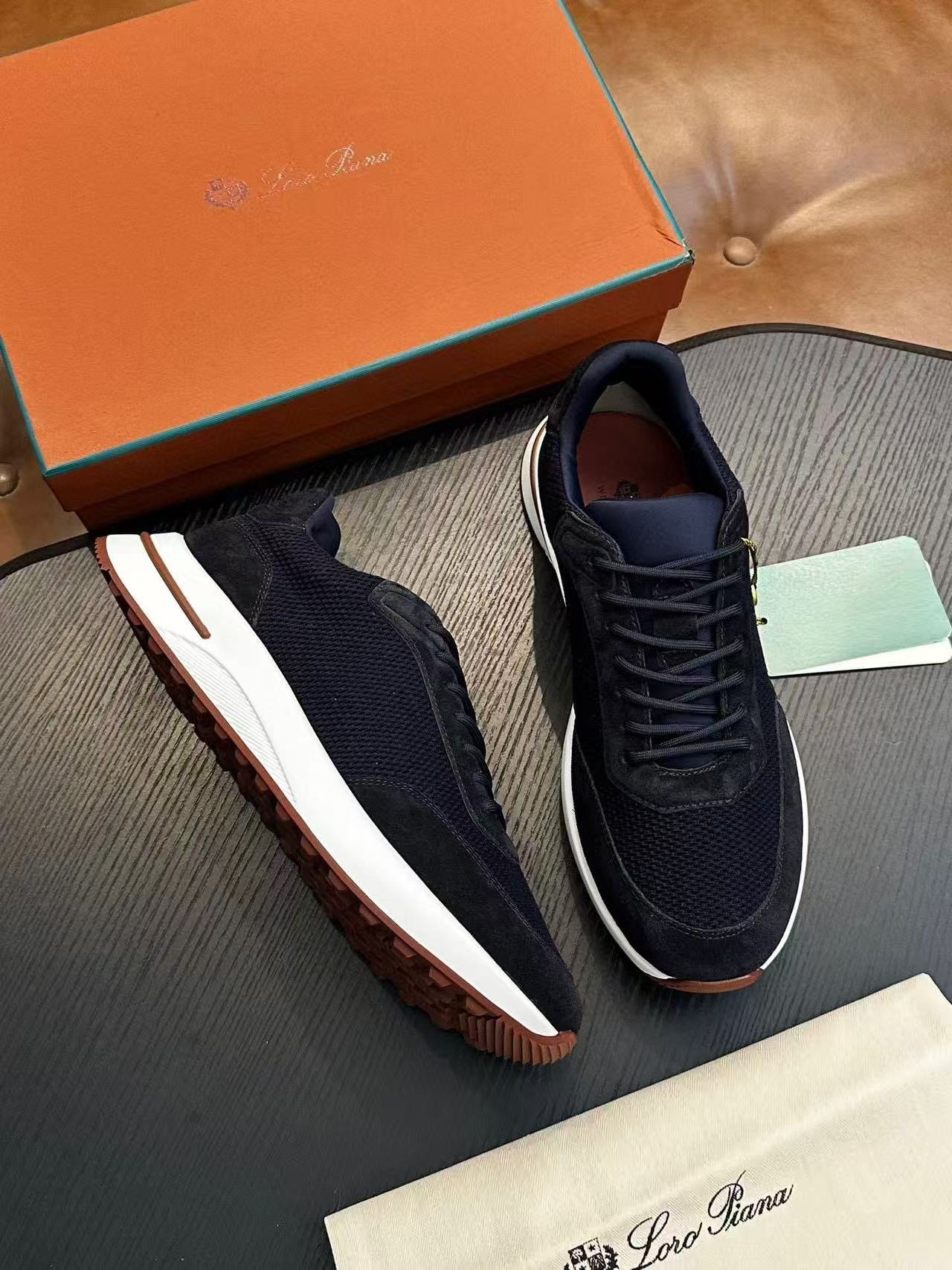 louis vuitton runner tatic sneakers kaki (copy)