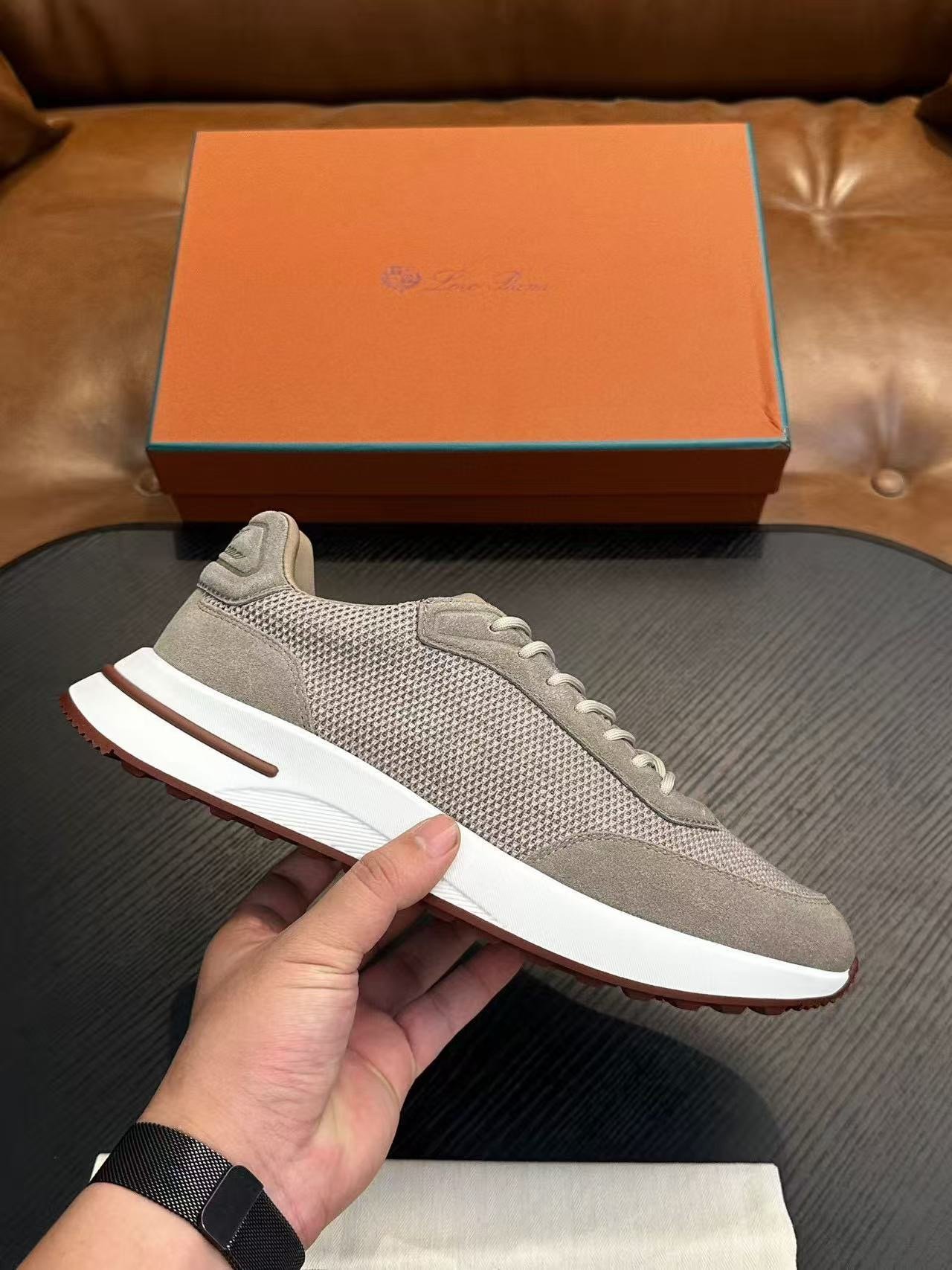 louis vuitton runner tatic sneakers kaki (copy)