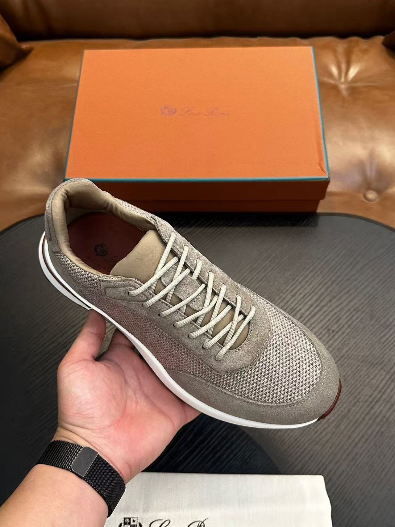louis vuitton runner tatic sneakers kaki (copy)