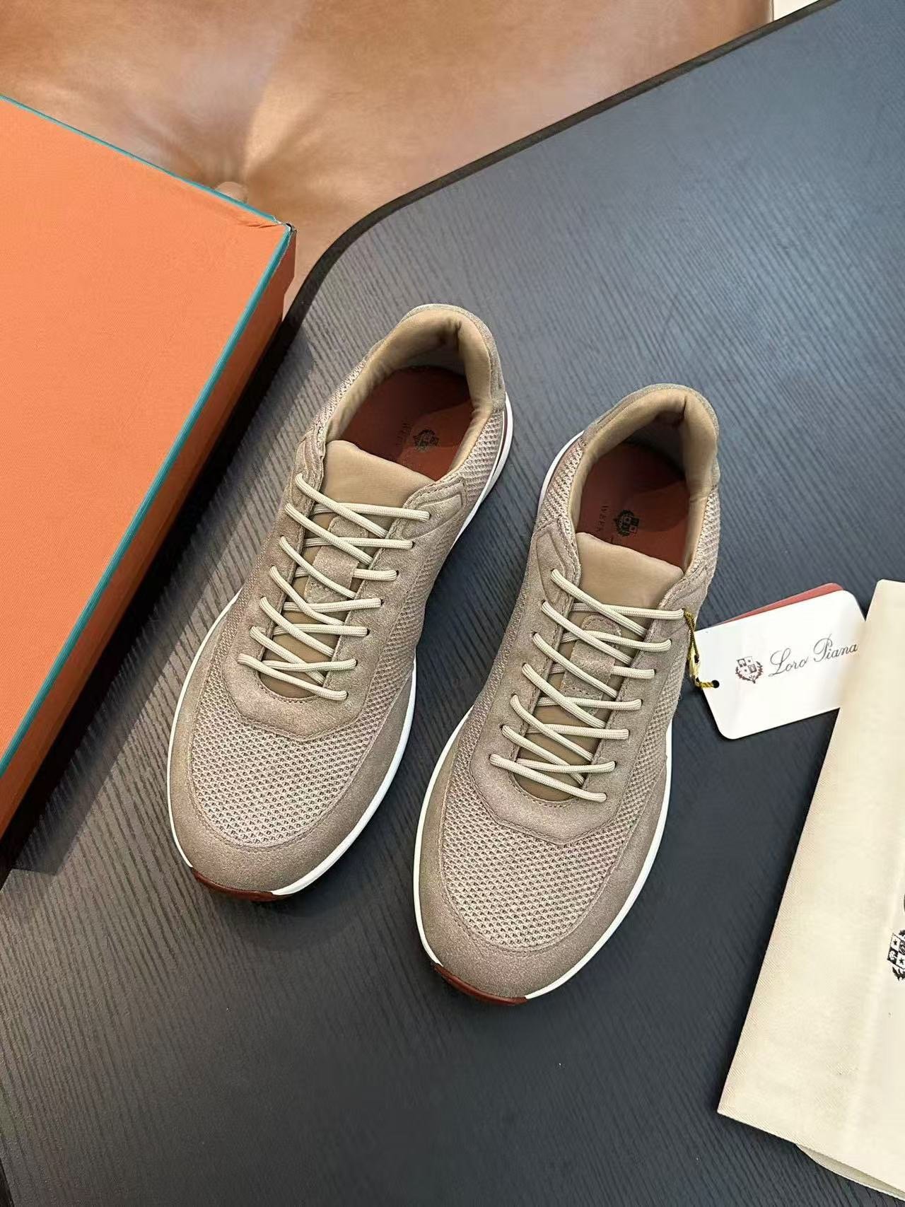 louis vuitton runner tatic sneakers kaki (copy)