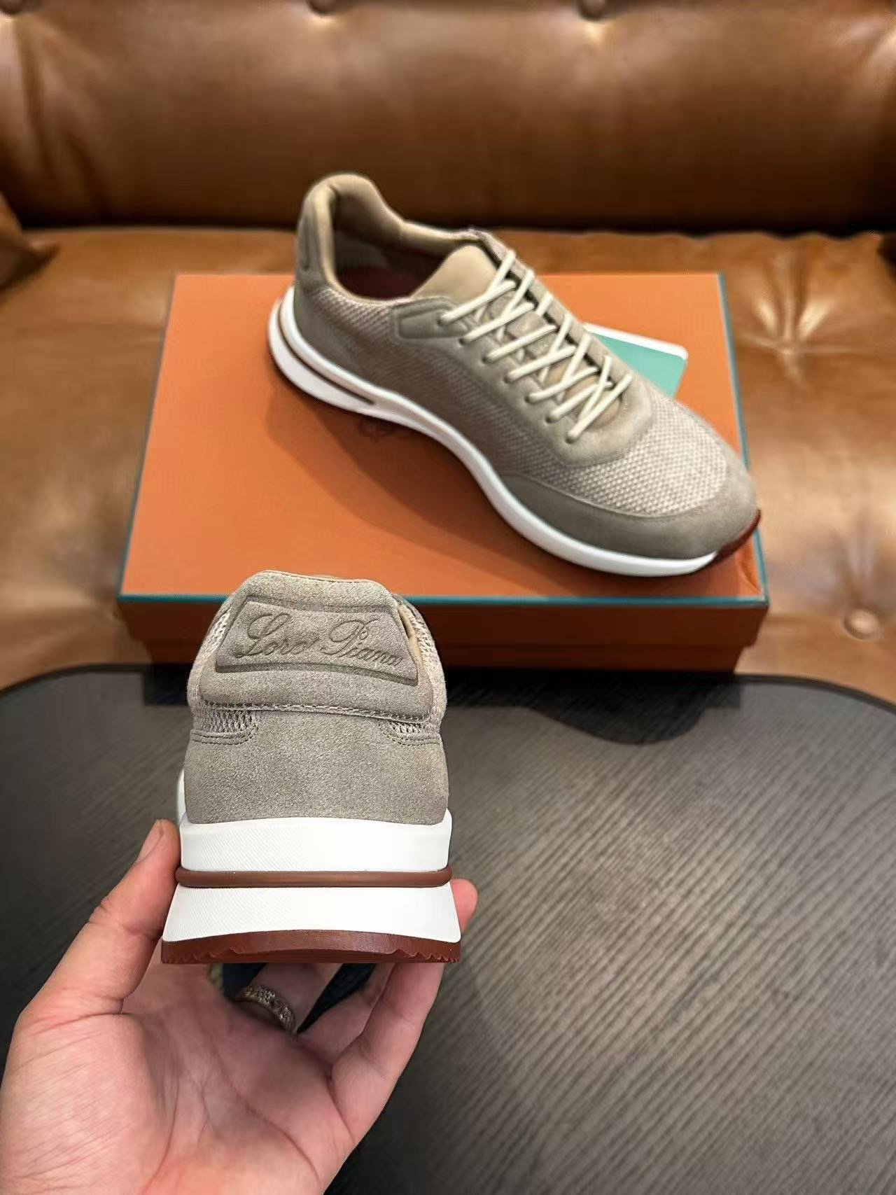 louis vuitton runner tatic sneakers kaki (copy)