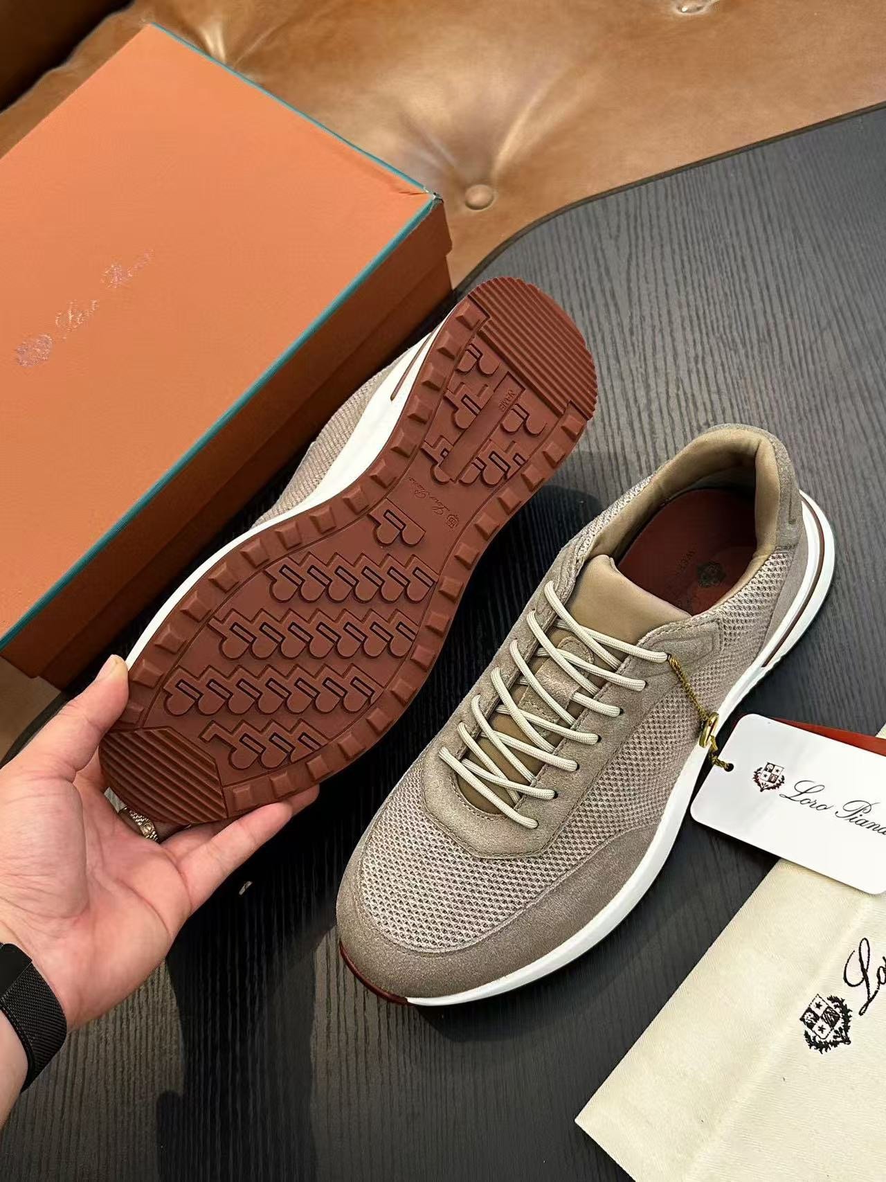 louis vuitton runner tatic sneakers kaki (copy)