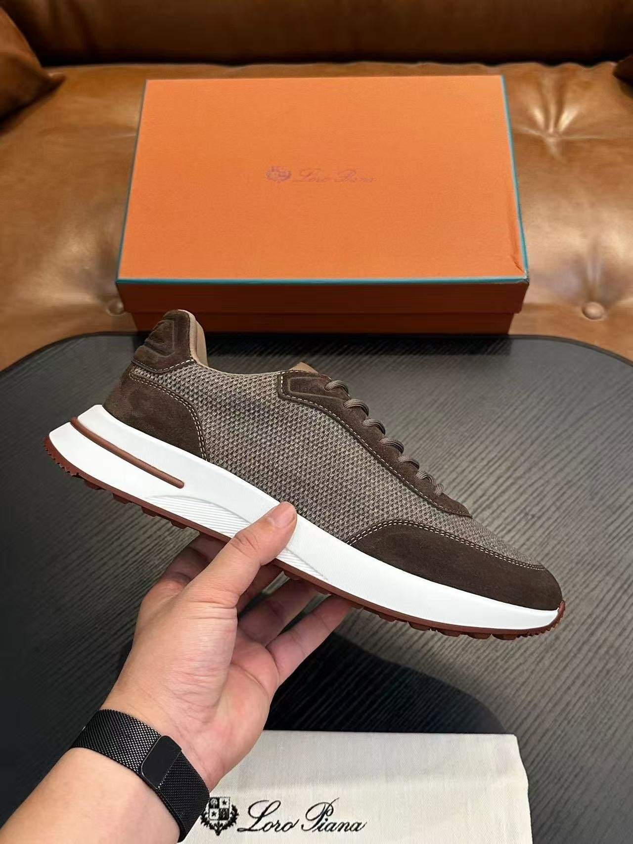 louis vuitton runner tatic sneakers kaki (copy)