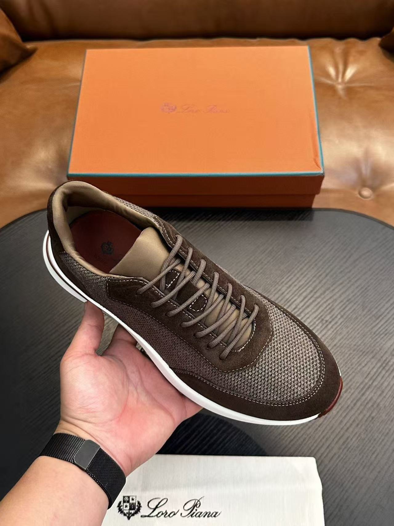 louis vuitton runner tatic sneakers kaki (copy)