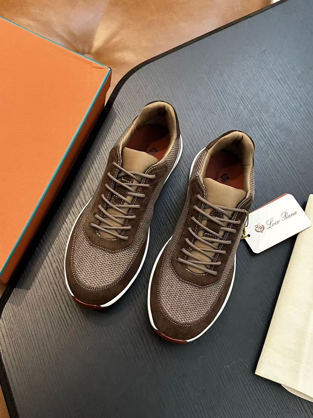 louis vuitton runner tatic sneakers kaki (copy)