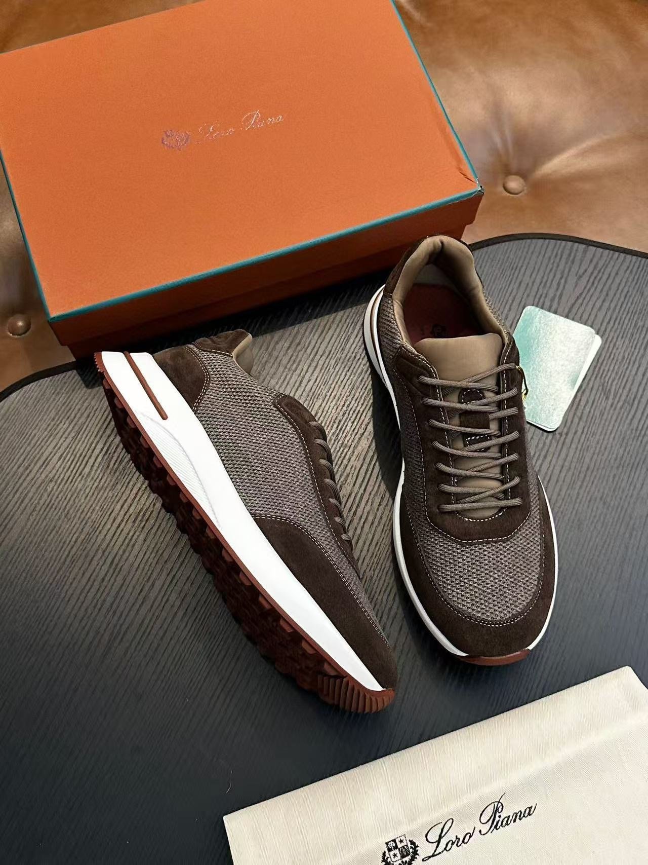 louis vuitton runner tatic sneakers kaki (copy)