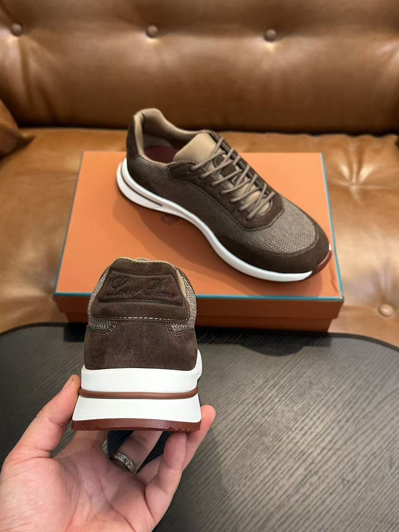 louis vuitton runner tatic sneakers kaki (copy)