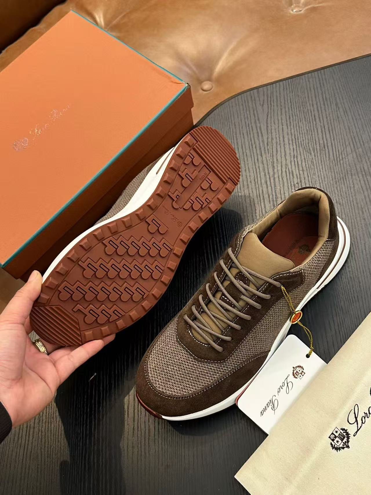 louis vuitton runner tatic sneakers kaki (copy)