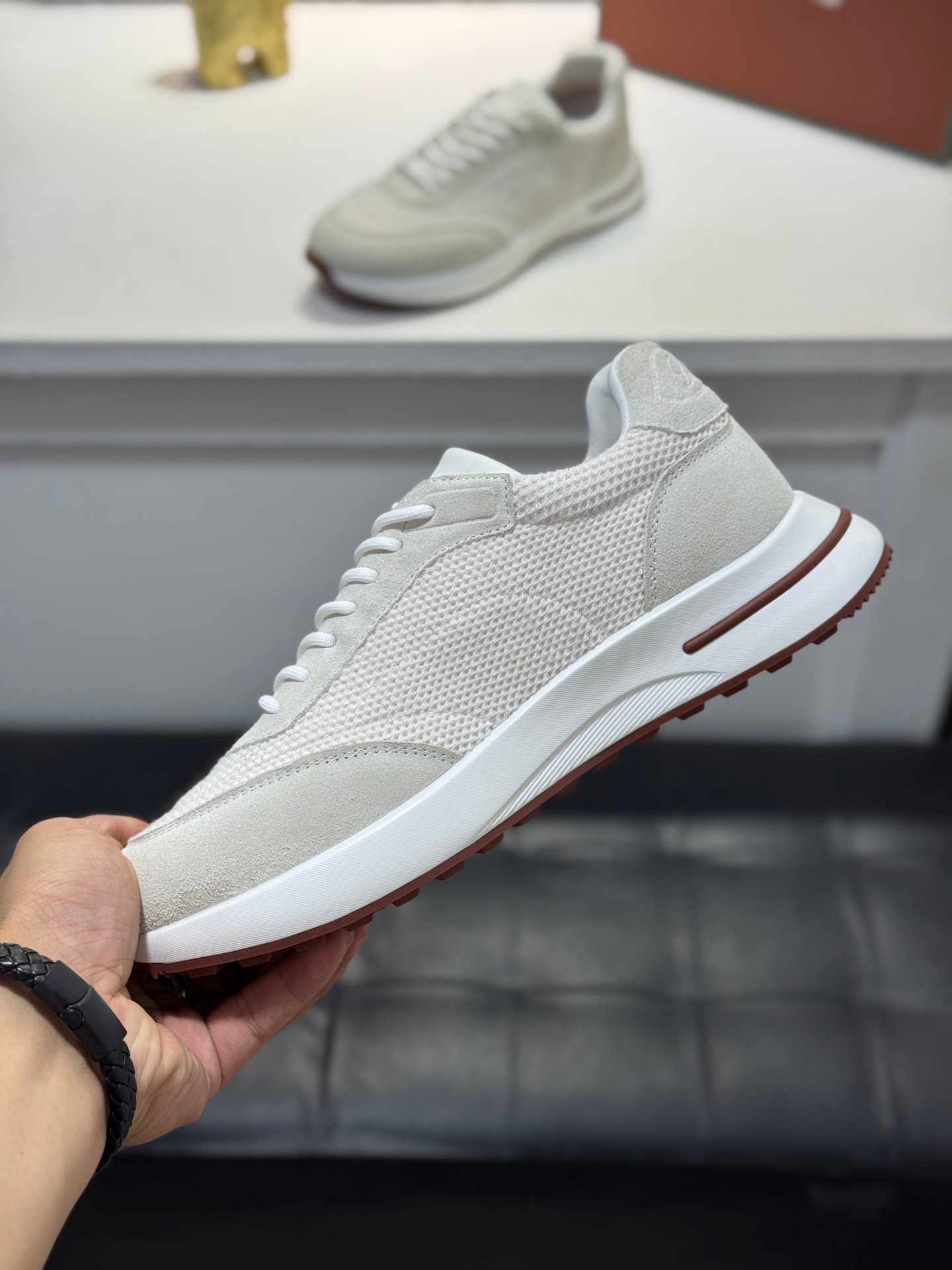 louis vuitton runner tatic sneakers kaki (copy)