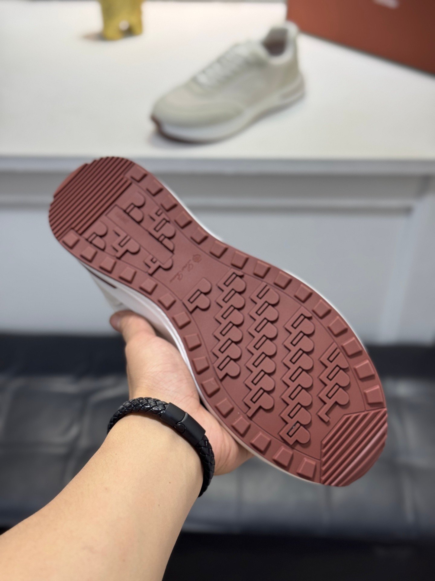 louis vuitton runner tatic sneakers kaki (copy)