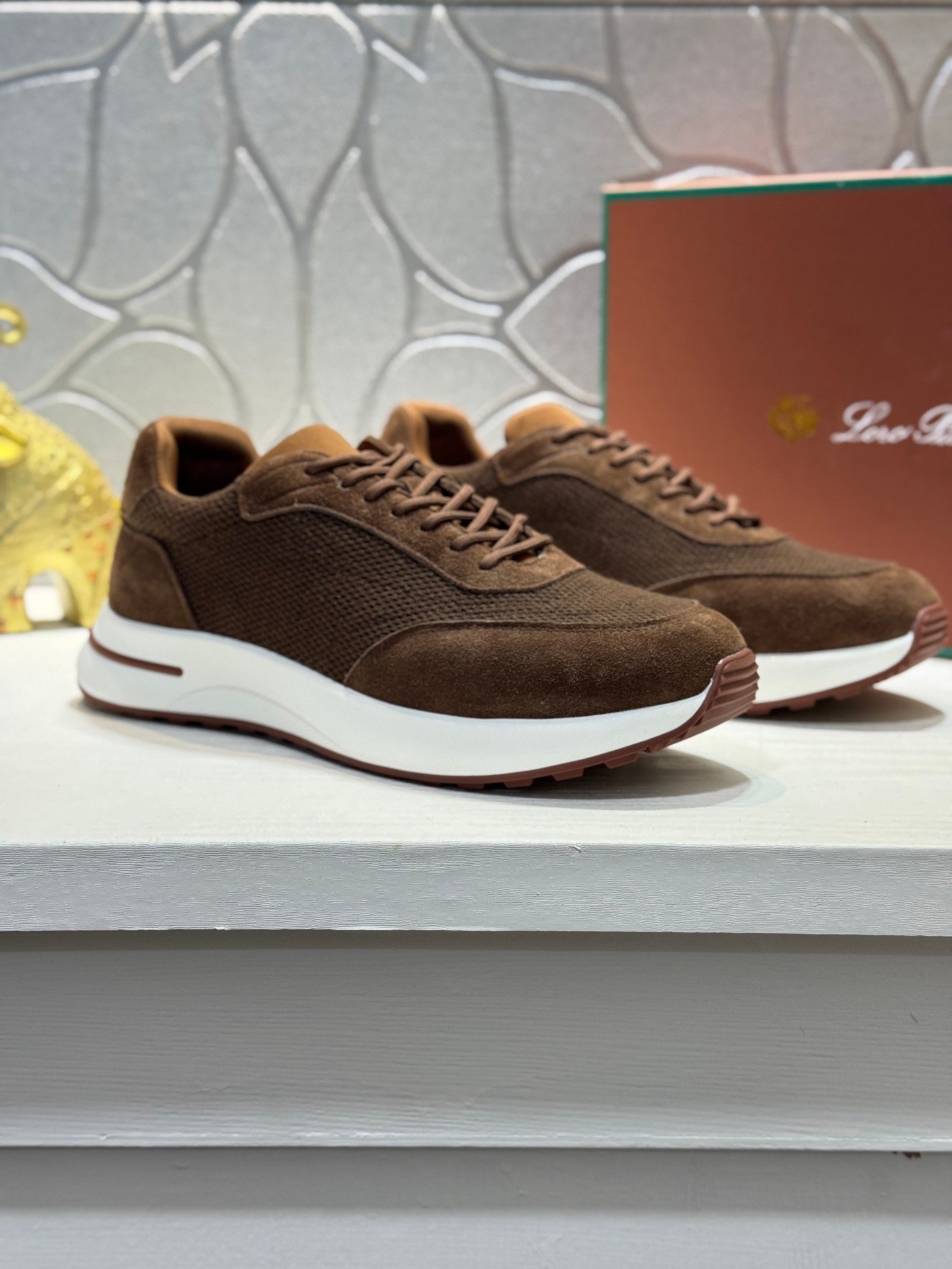 louis vuitton runner tatic sneakers kaki (copy)