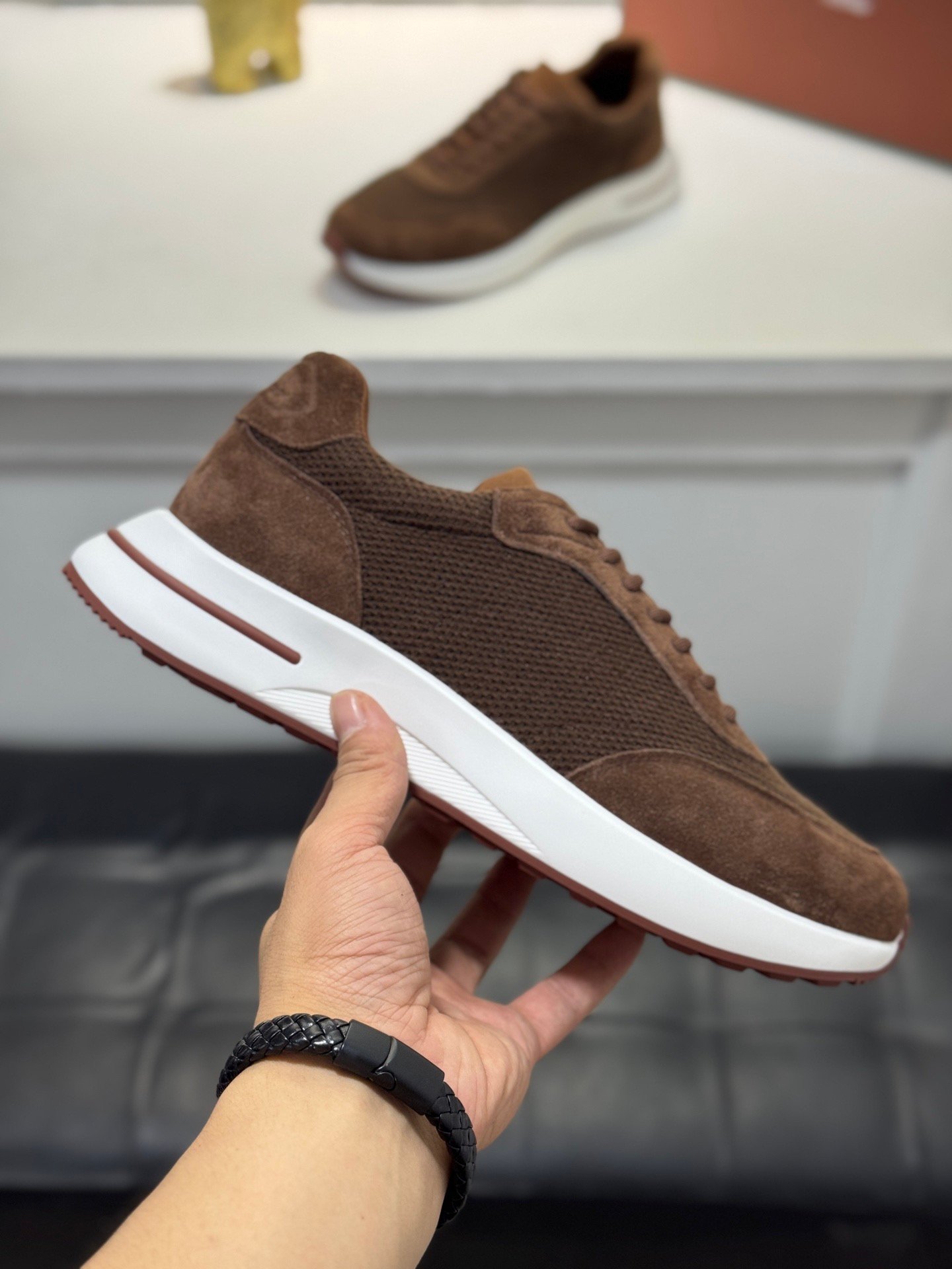louis vuitton runner tatic sneakers kaki (copy)