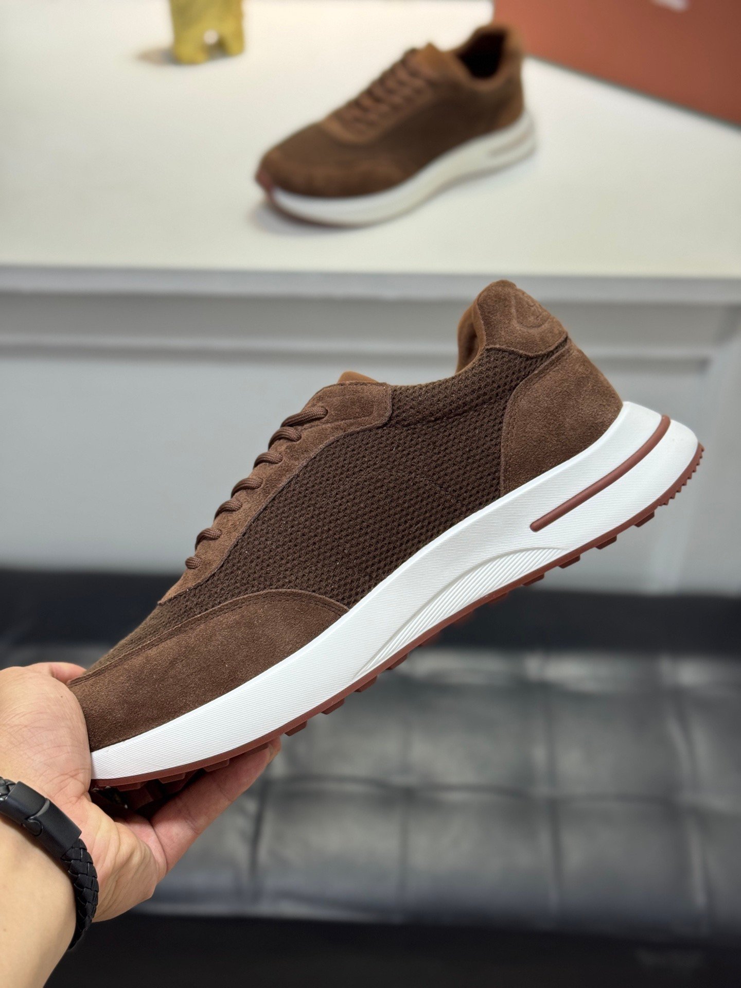 louis vuitton runner tatic sneakers kaki (copy)
