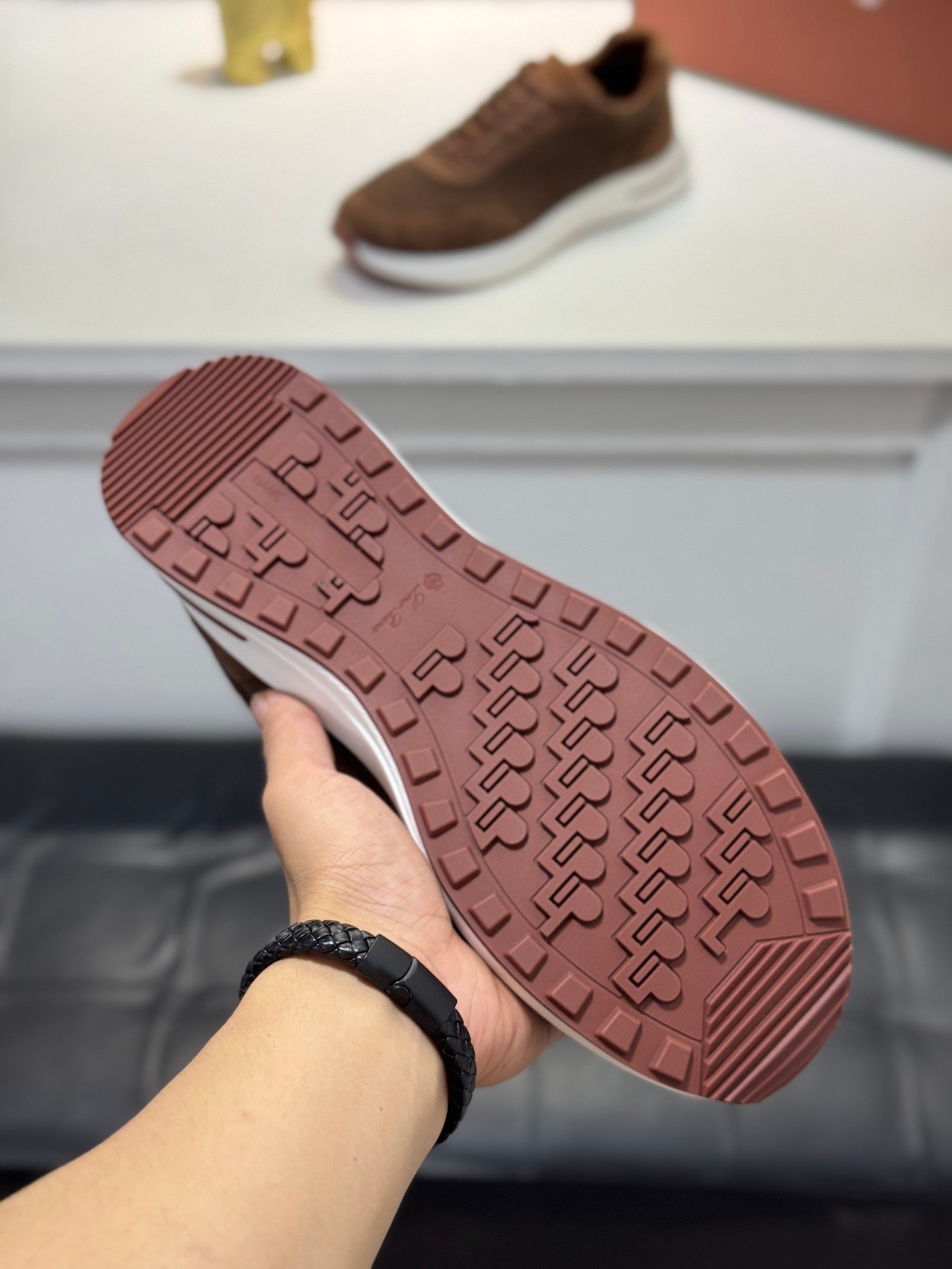 louis vuitton runner tatic sneakers kaki (copy)