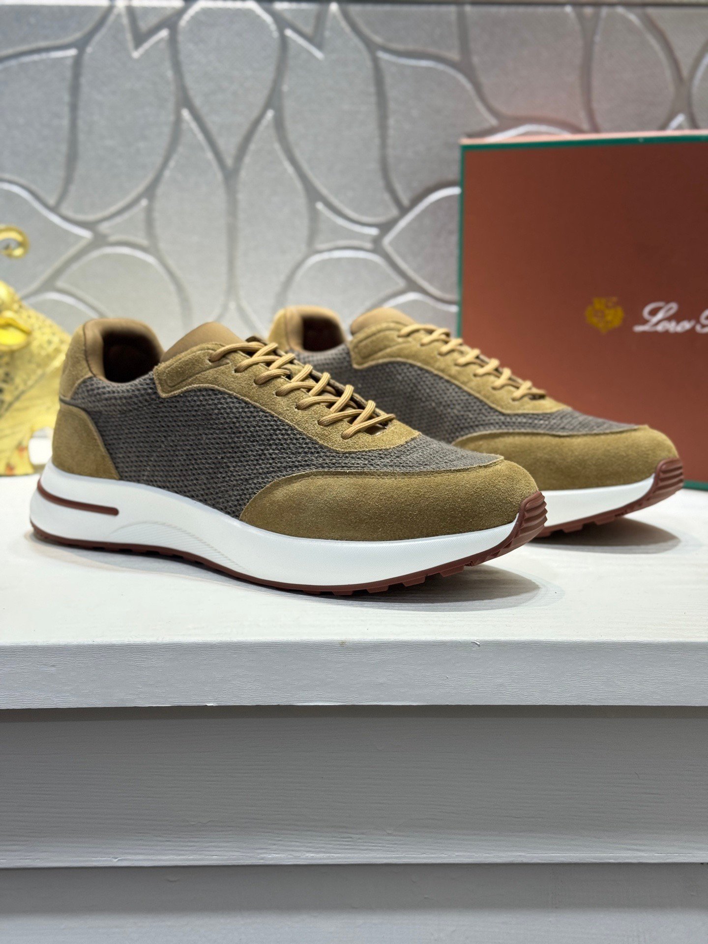 louis vuitton runner tatic sneakers kaki (copy)
