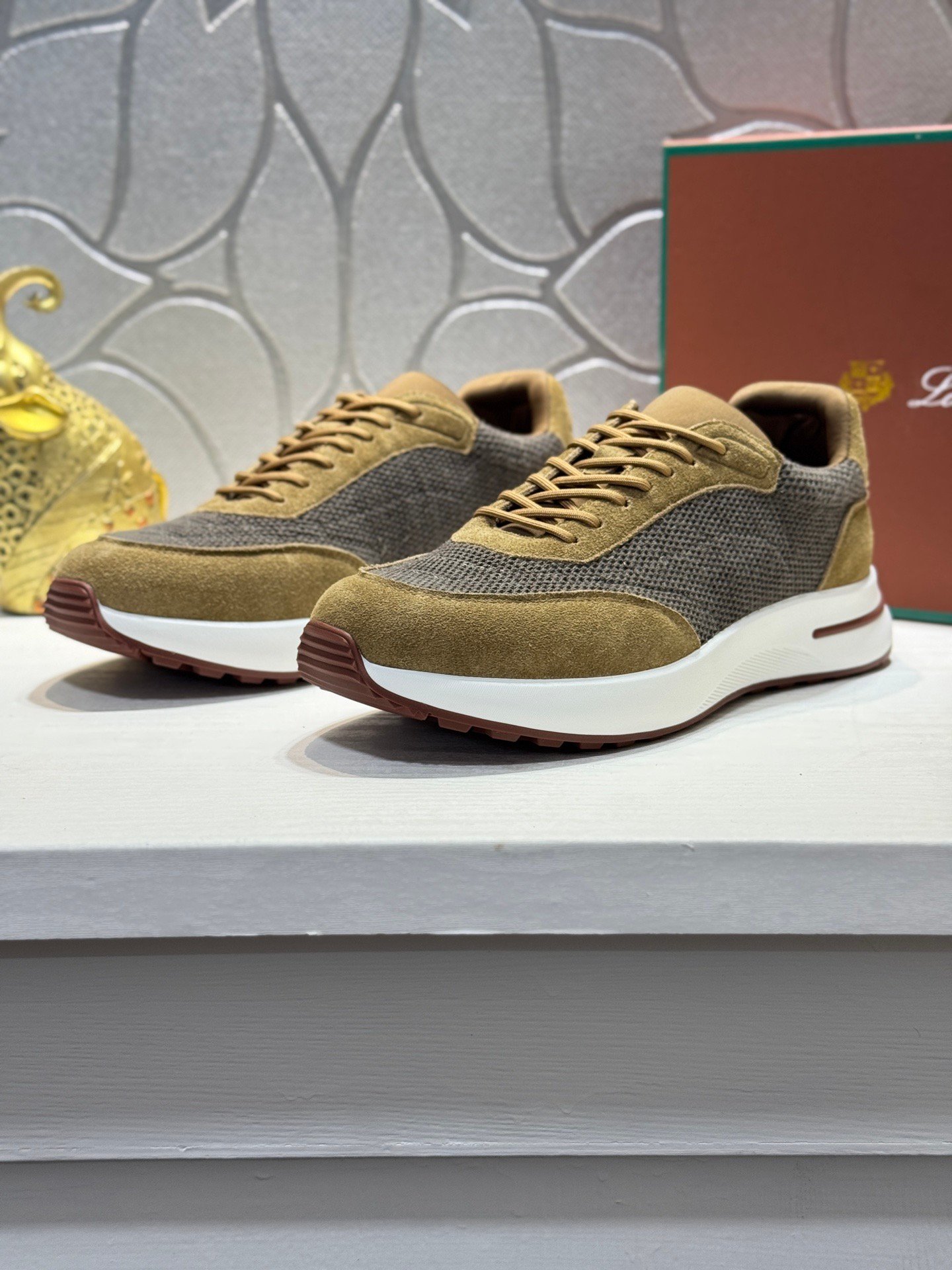 louis vuitton runner tatic sneakers kaki (copy)