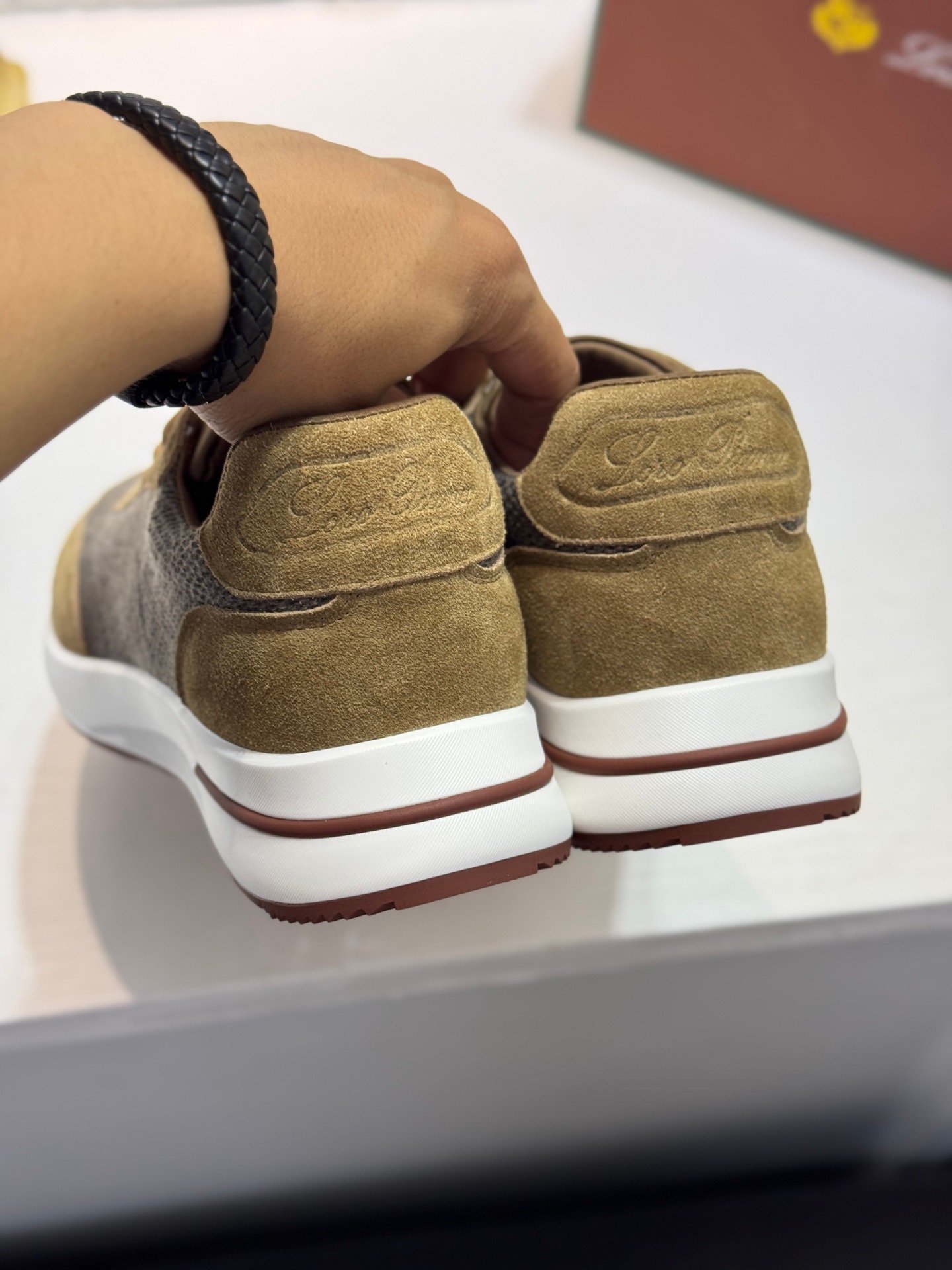 louis vuitton runner tatic sneakers kaki (copy)