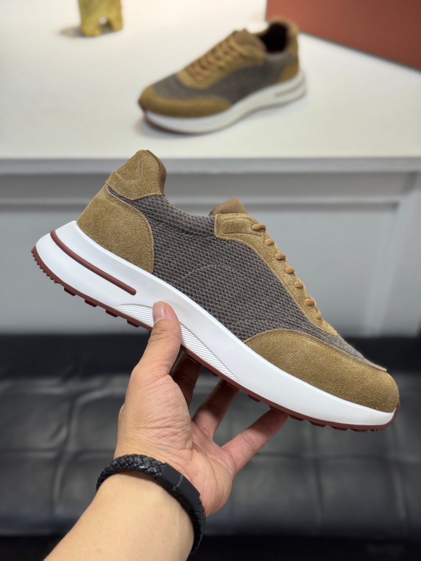 louis vuitton runner tatic sneakers kaki (copy)