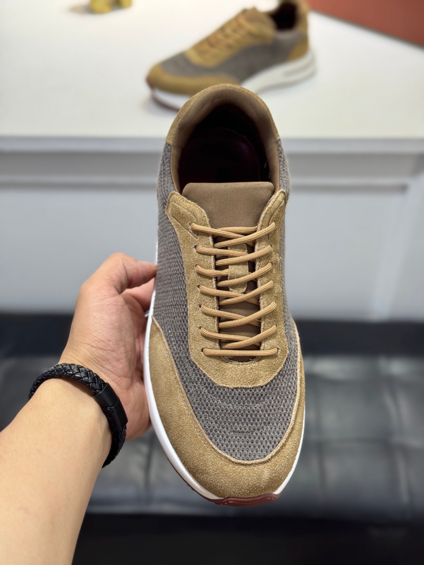 louis vuitton runner tatic sneakers kaki (copy)