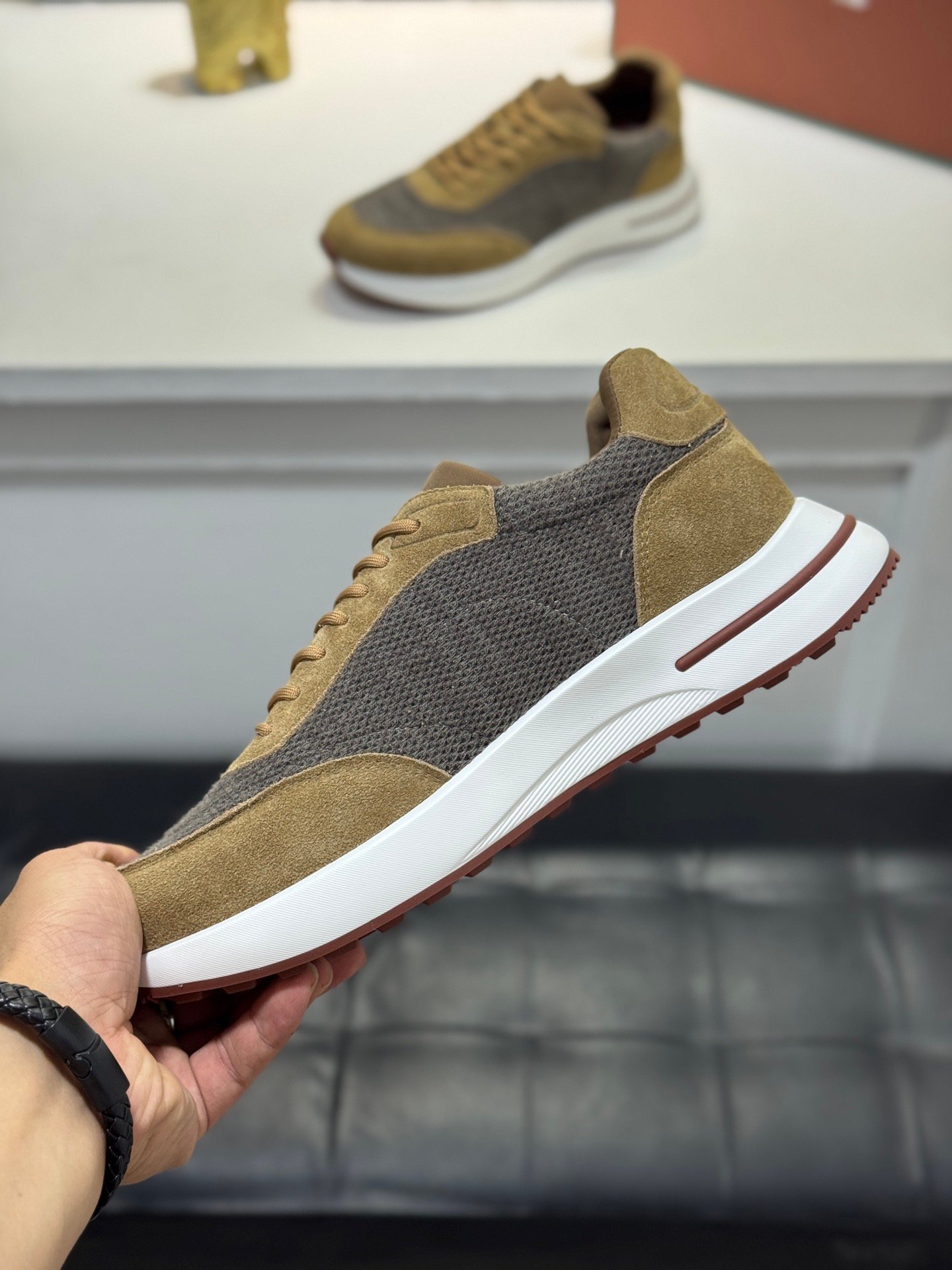 louis vuitton runner tatic sneakers kaki (copy)
