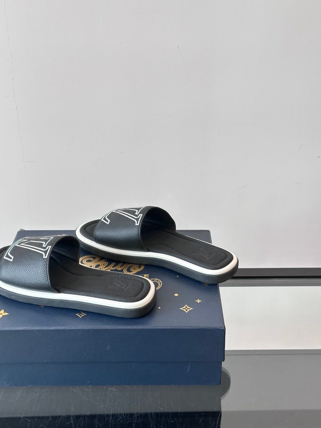 louis vuitton waterfront mule zwart
