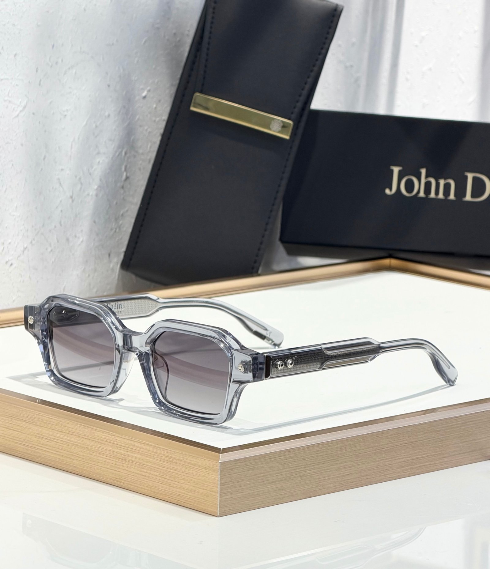 john dalia project 05 zwarte frame metallic glazen (copy)