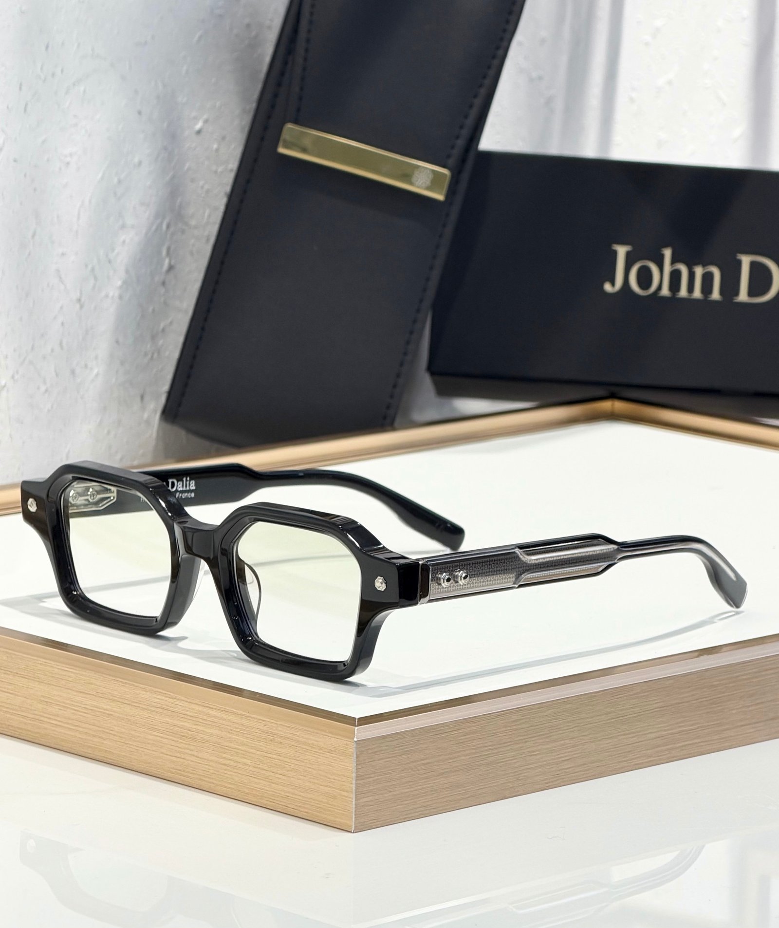 john dalia project 05 zwarte frame metallic glazen (copy)
