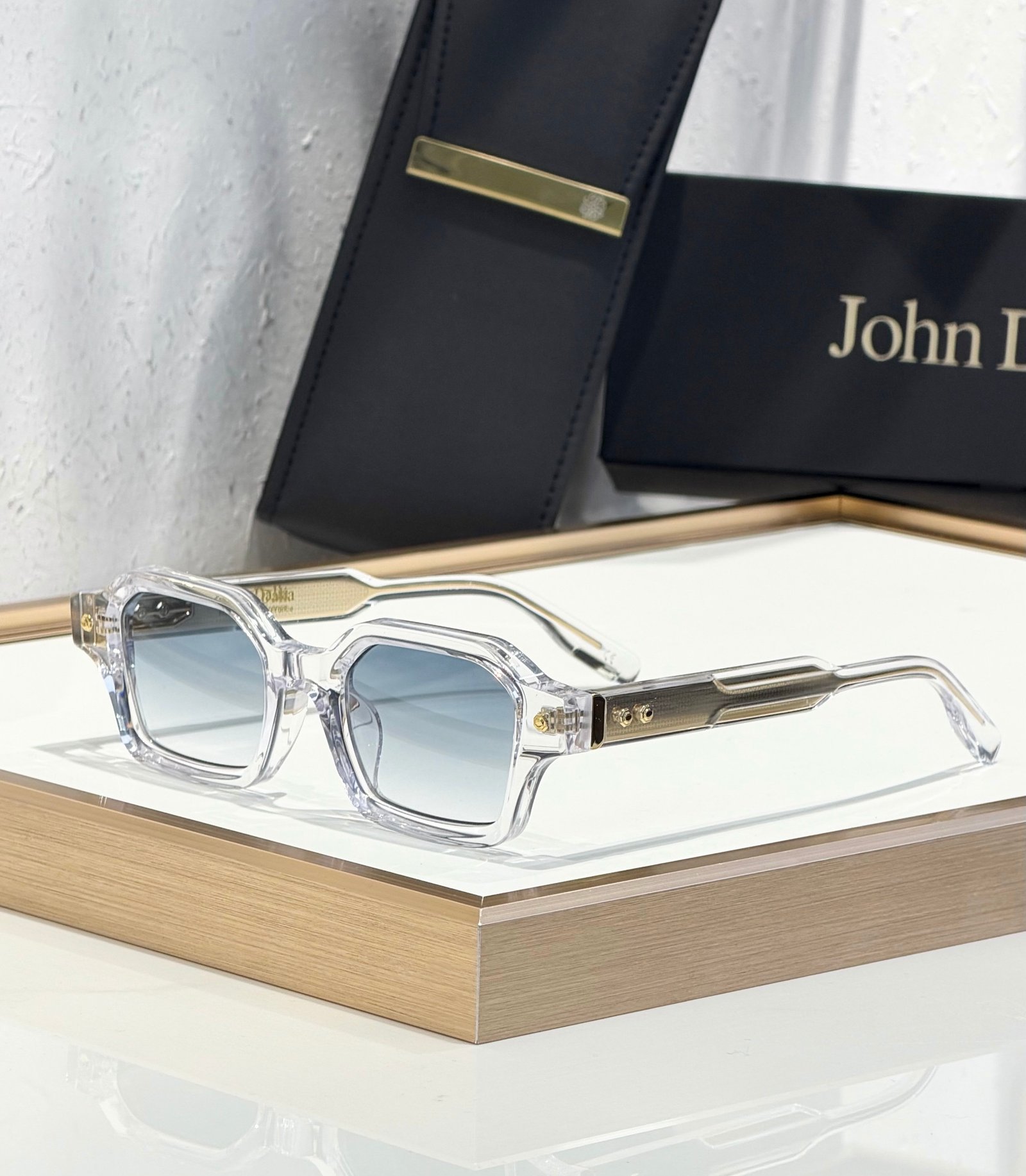 john dalia project 05 zwarte frame metallic glazen (copy)