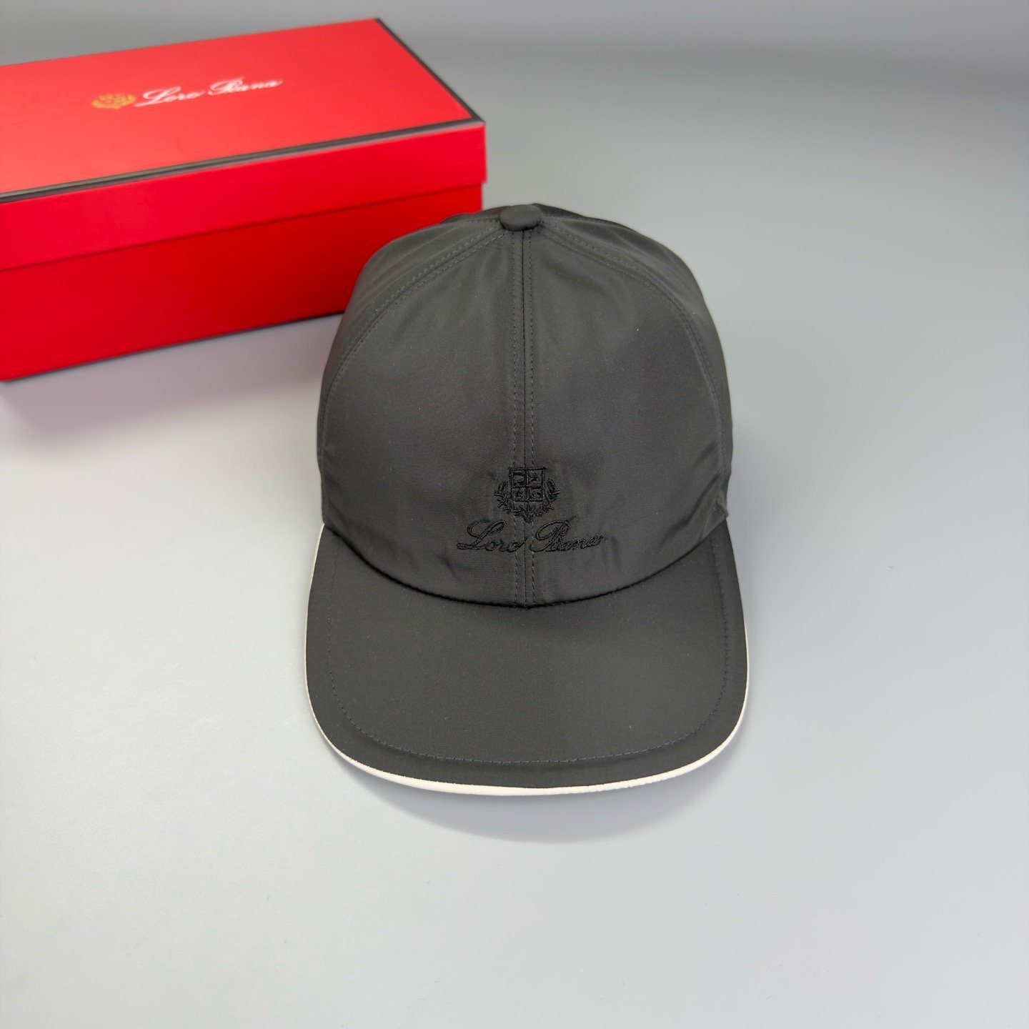 prada baseball pet blue (copy)