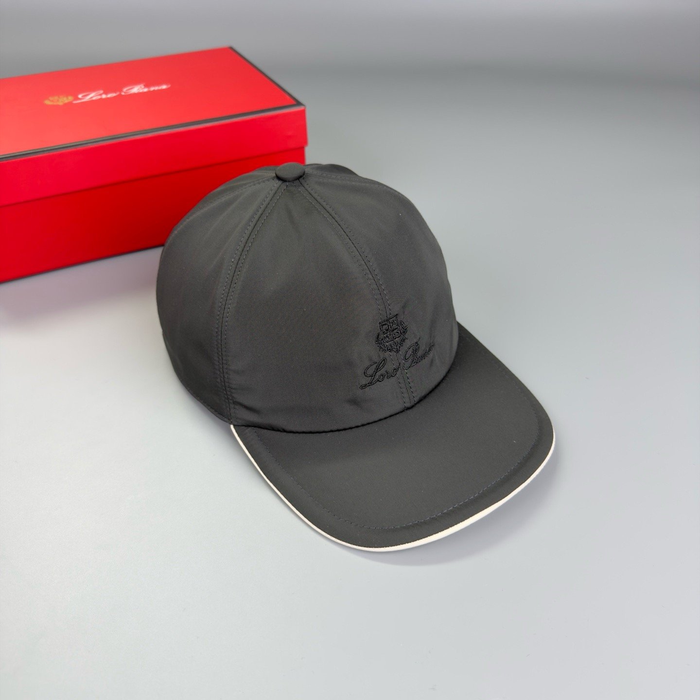 prada baseball pet blue (copy)