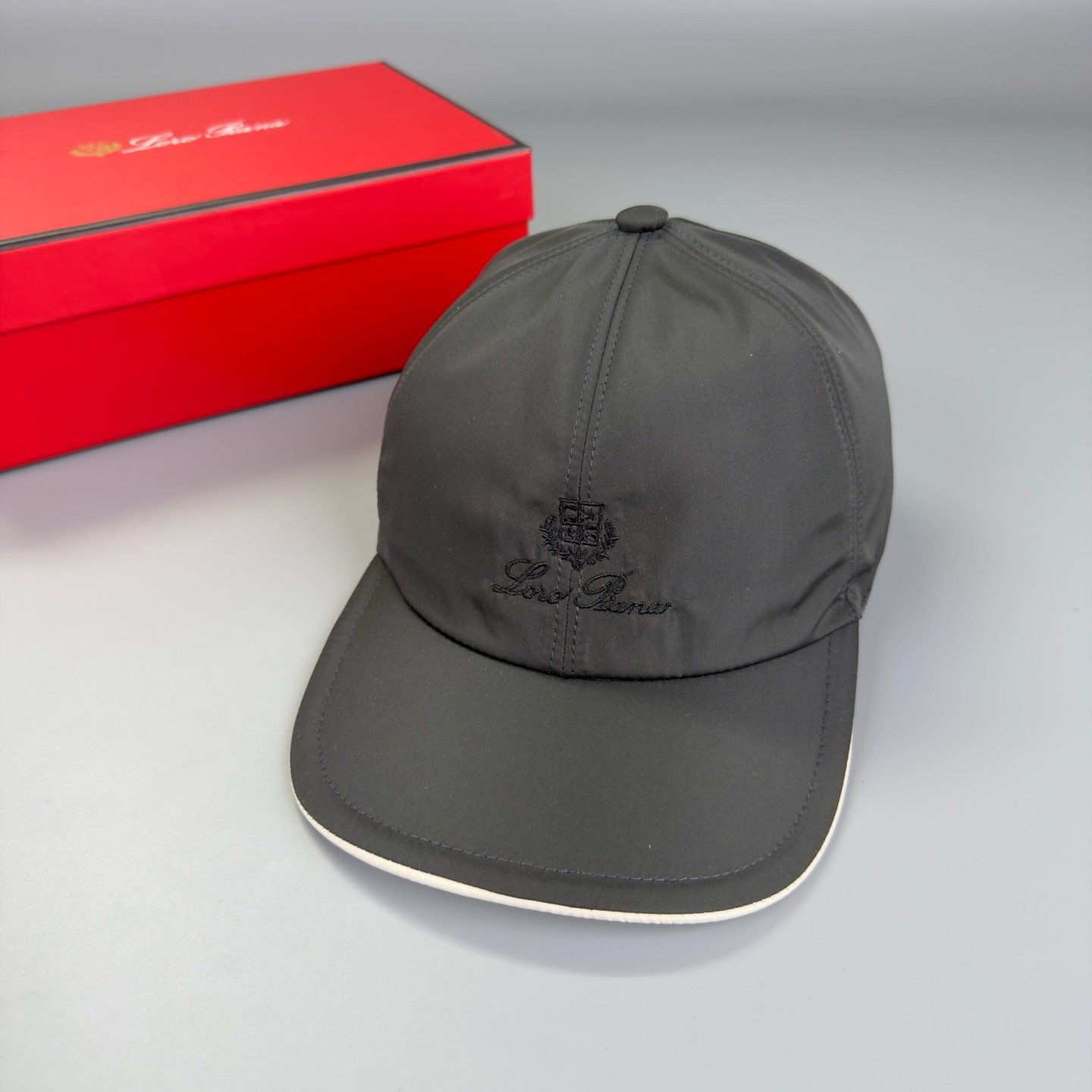 prada baseball pet blue (copy)